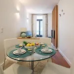 Almada Comfy Apartmán *