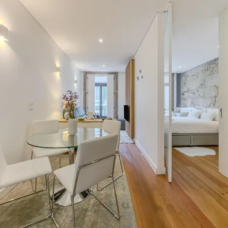 Almada Comfy Appartamento *